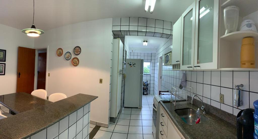Apartamento Pe Na Areia E Aguas Tranquilas No Centro De Гуарапарі Екстер'єр фото