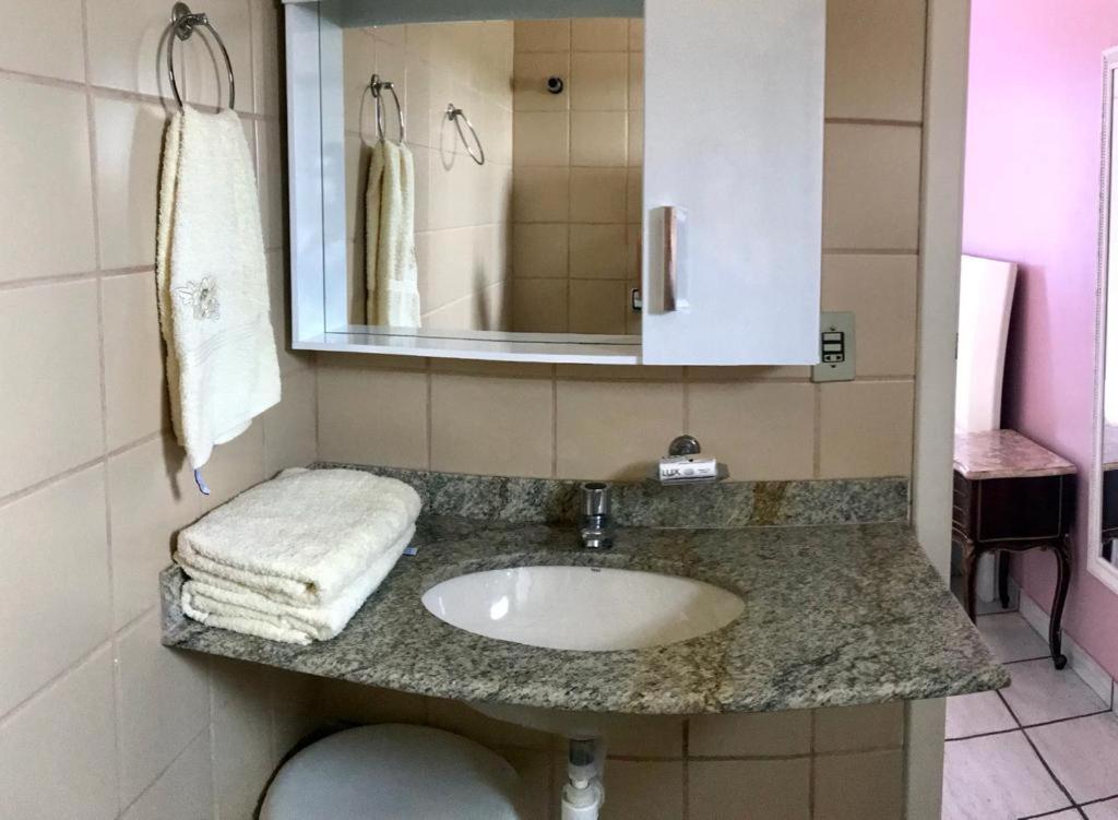 Apartamento Pe Na Areia E Aguas Tranquilas No Centro De Гуарапарі Екстер'єр фото